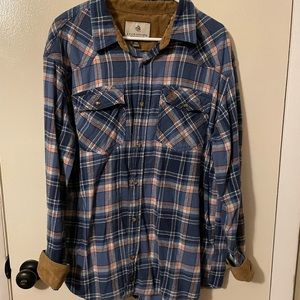 Legendary Whitetails flannel, PERFECT for fall!!